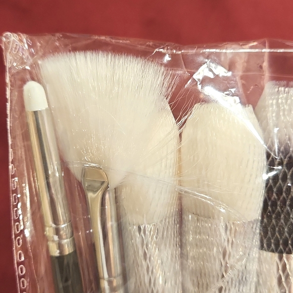 15 makeup brushes - Picture 3 of 8